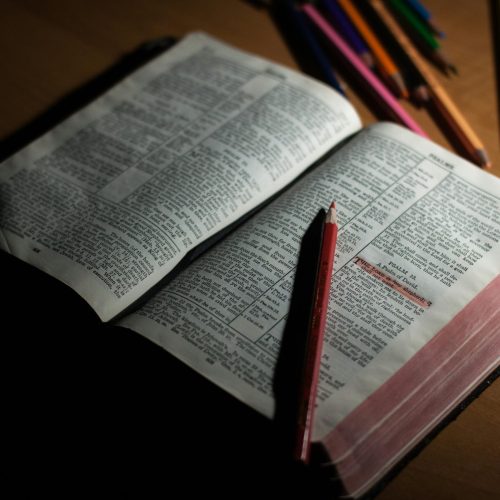 Quantos livros tem a Bíblia? Lista completa!